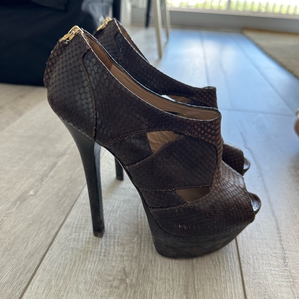 Fendi brown leather butterfly sandal pumps